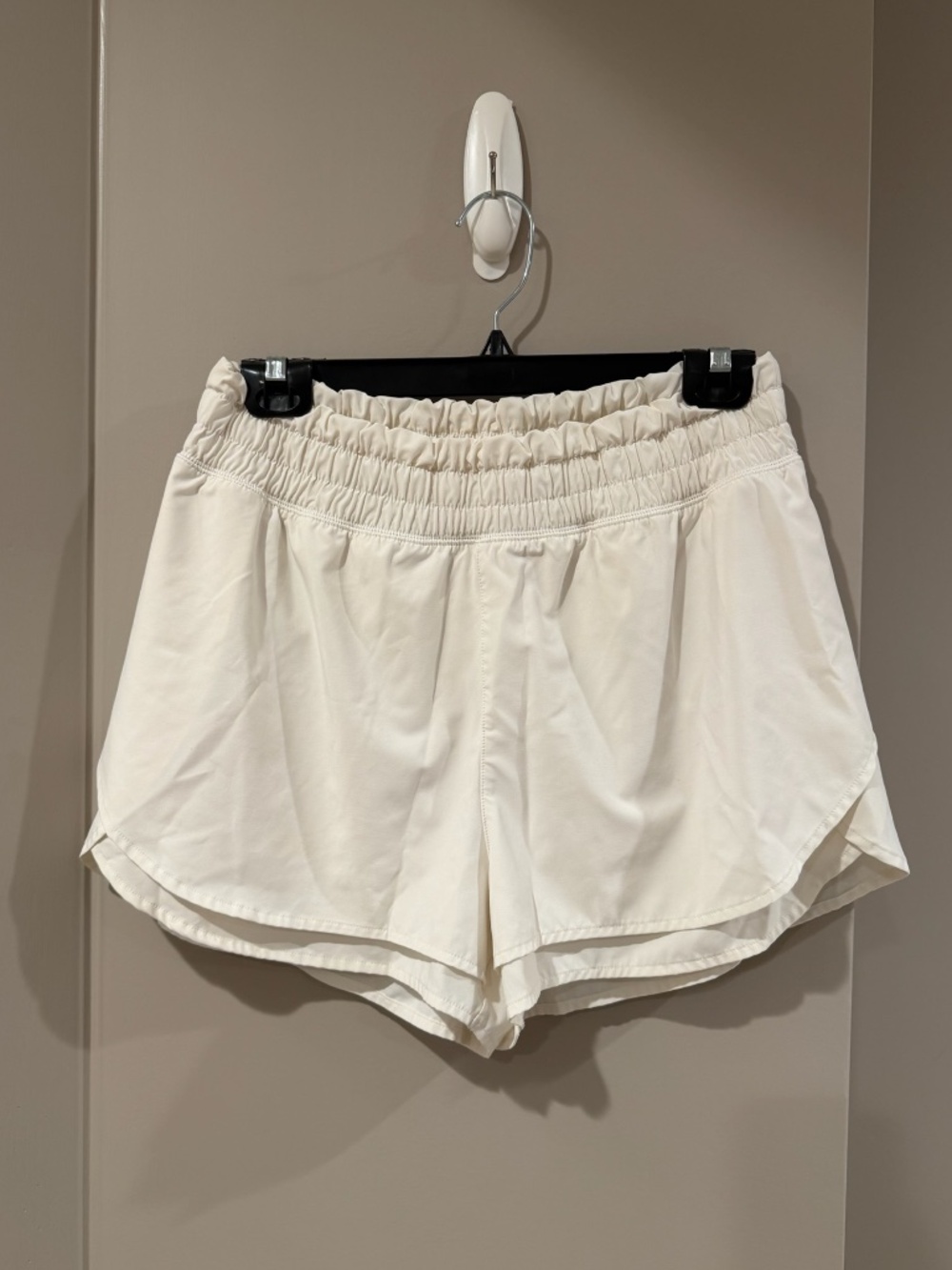 White Calia Sz M Shorts